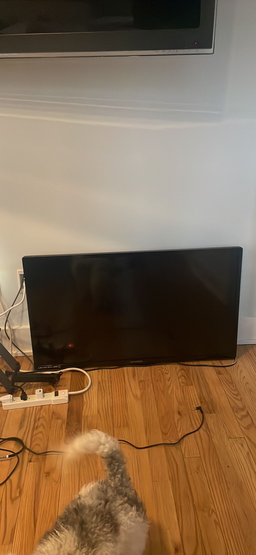 40 Inch Flat Screen With Full Motion Wall Mount