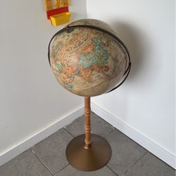 Standing Globe Vintage