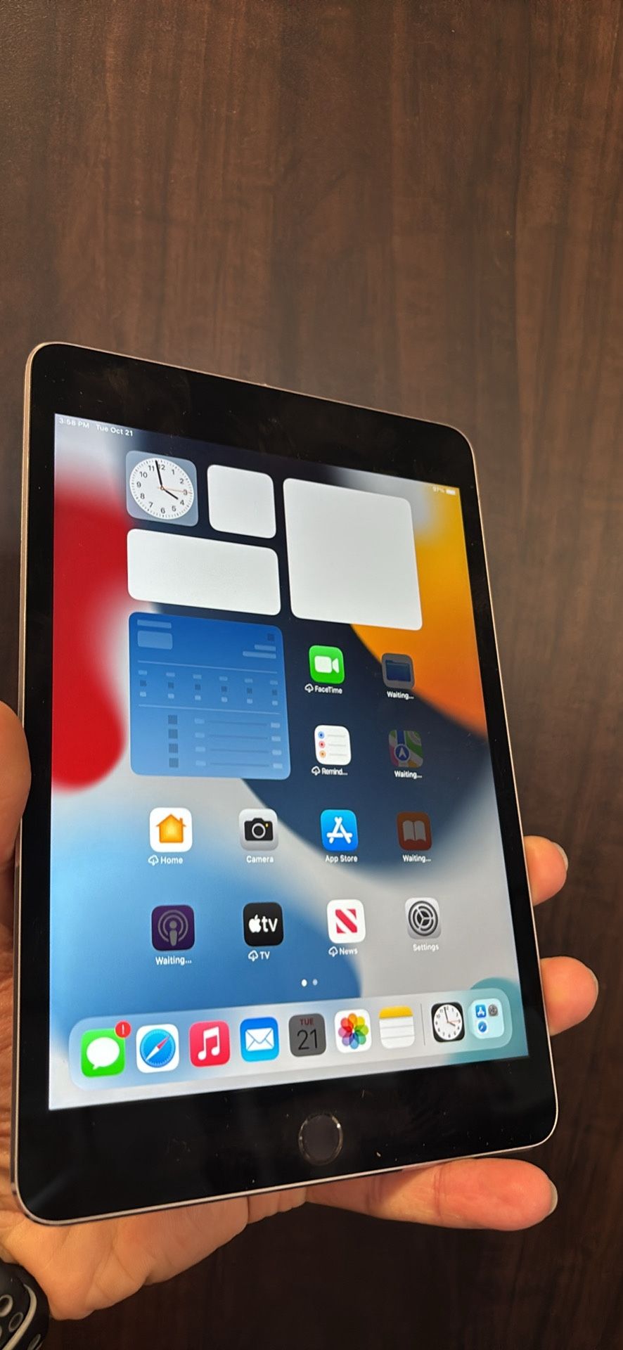 iPad Mini 4 128gb. Like New And Unlocked! 