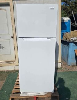 Vissani 14.2 cu.ft. top freezer refrigerator