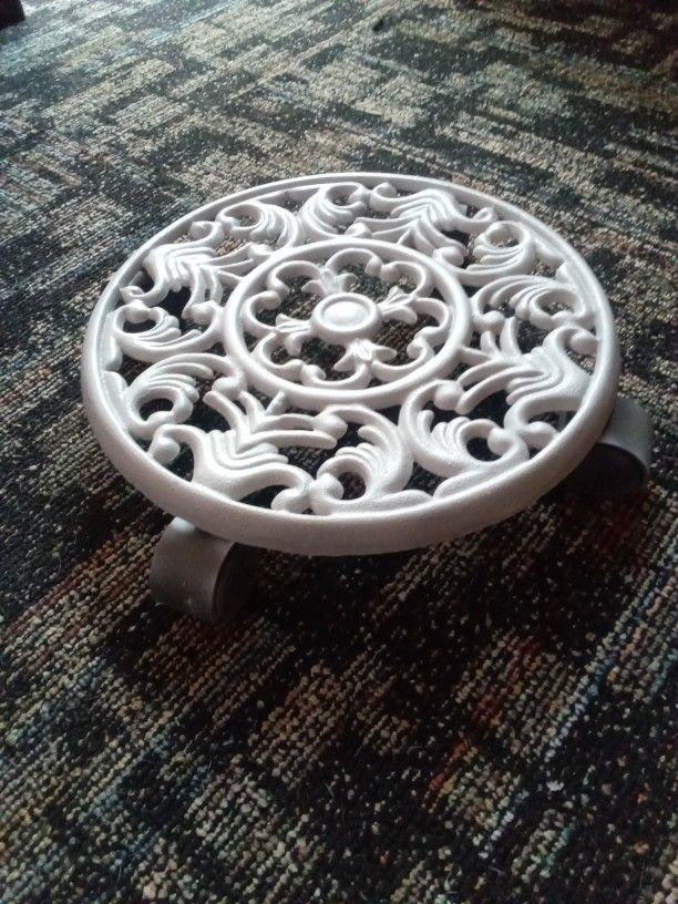 Metal Pot/Planter Roller