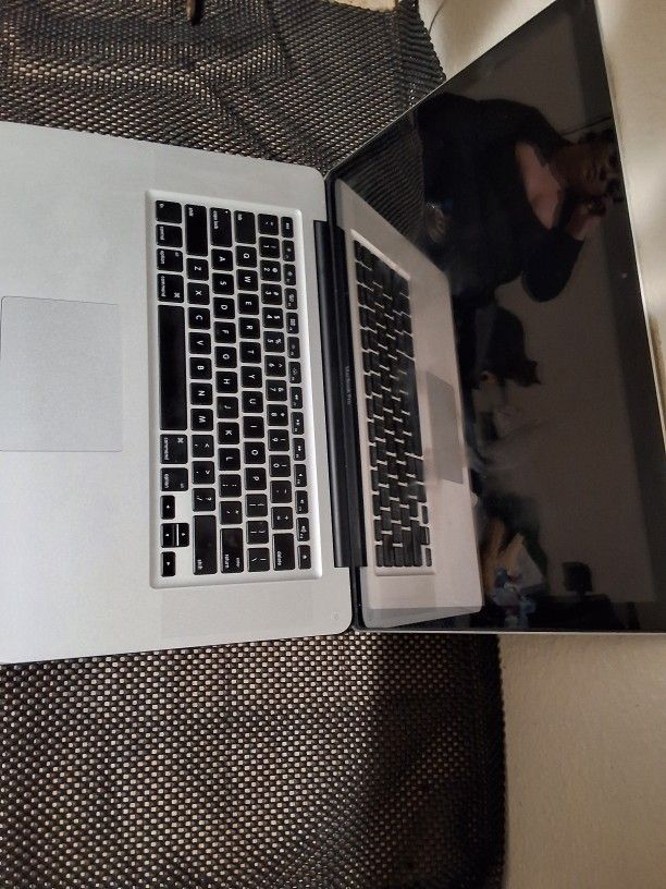 Macbook PRO (15 INCH mid 2012)  $100 Only Perfect Condition