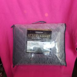 new velve blanket / Edredon de terciopelo nueva
