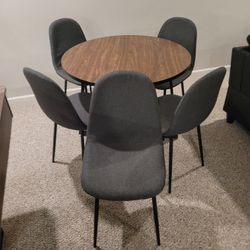Table & Chairs