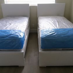 $585 For Both Set Of Twin Beds With Mattress And Boxspring Brand New Free Delivery 
