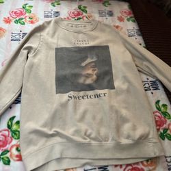 ARIANA SWEETNER SWEATSHIRT SIZE SMALL
