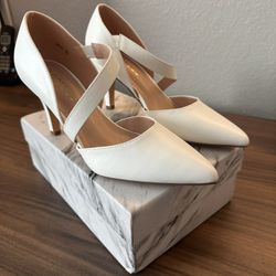 Gotogo Women’s Closed Toe Heel Pumps (size 9)