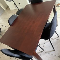 Table With Chairs 