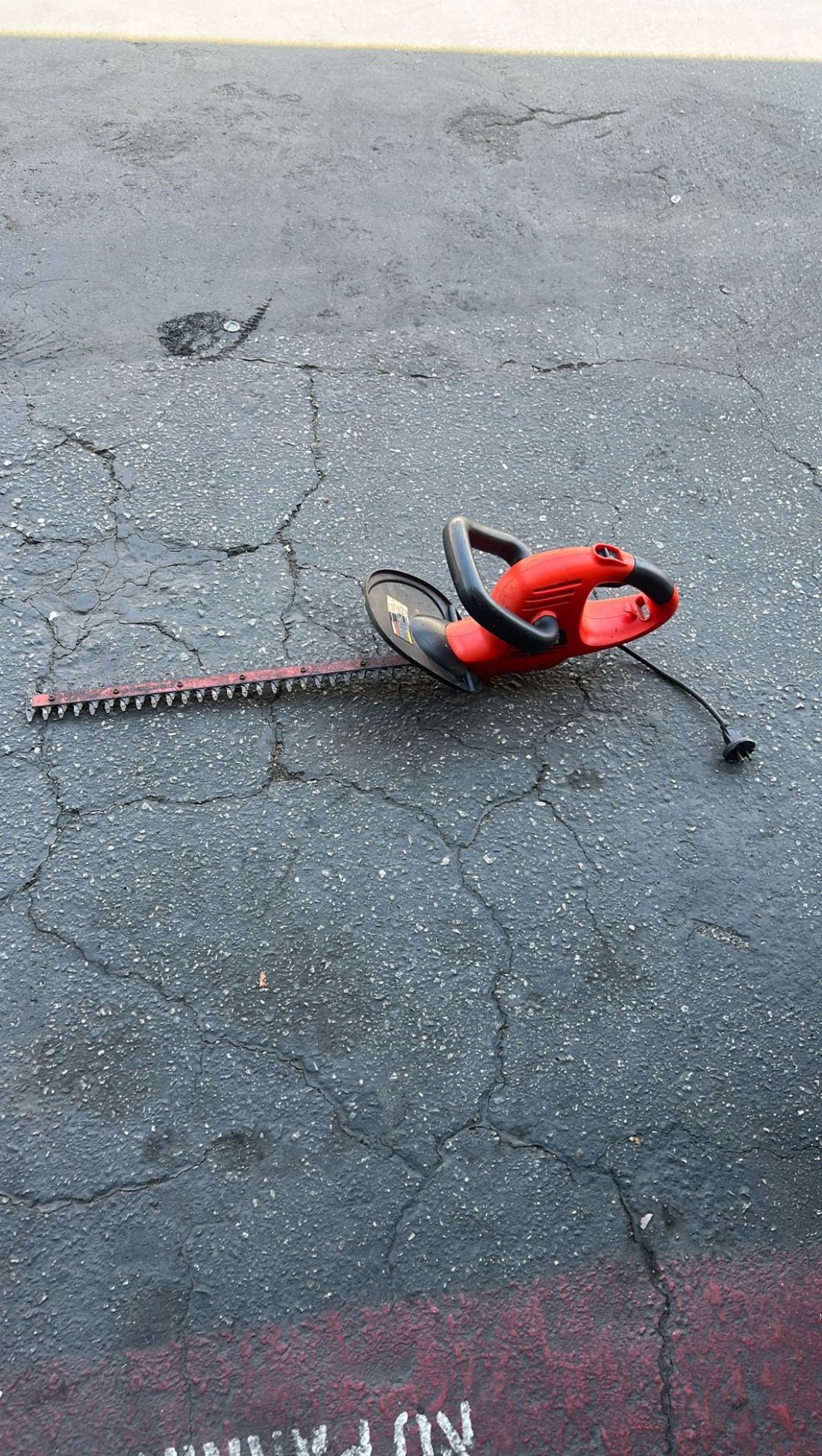 Black& Decker Hedge Trimmer
