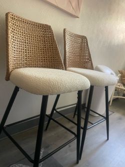 Like new wicker bar stool set *free delivery 🚚 *