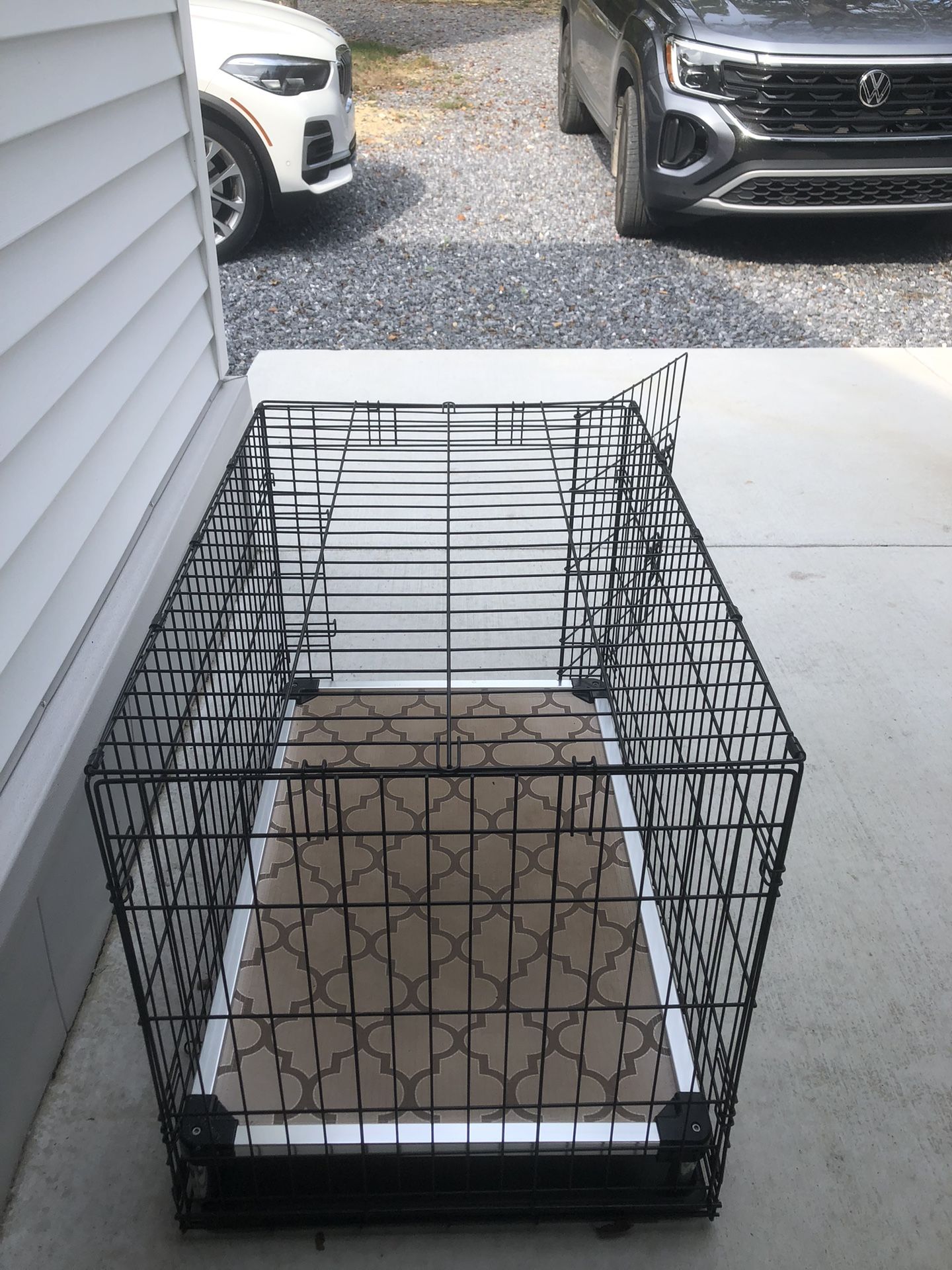 $55 Cash For Big Dog Crate & Strong Bed 45”l X 30”wide By 30” UHightower With Raised Bed $55obo
