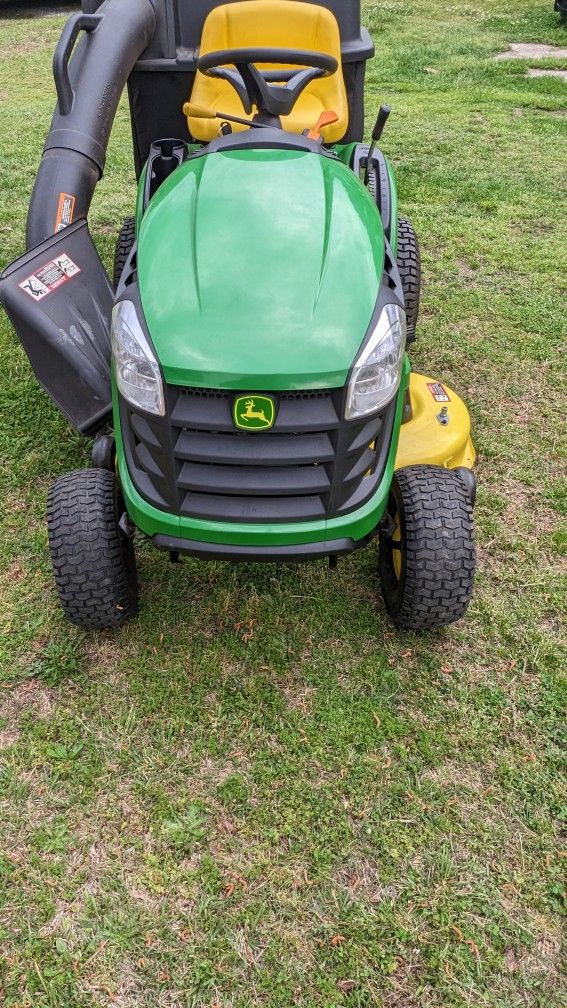 John Deere D110 Riding Lawn Mower, Bagger Included, Low Hours for Sale in Selma, NC OfferUp