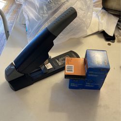 Hi capacity, heavy duty stapler
