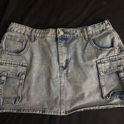 Light Blue Denim Skirt – Women’s XL (Good Condition)