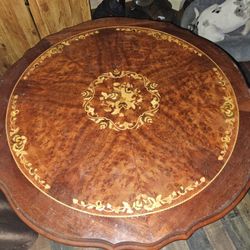 Fancy Table And Chairs 