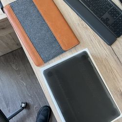 13-inch MacBook Pro - Space Gray 2016 Touch Bar + Case and Carry Pouch