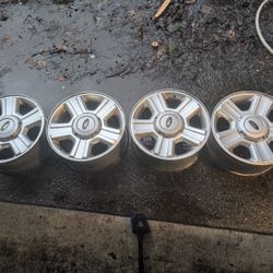4x Ford F150 Rims W/ Caps And Nuts