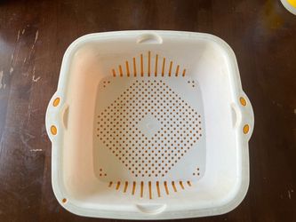 Used Vintage Tupperware Square Colander & Mixing Bowl Strainer Set