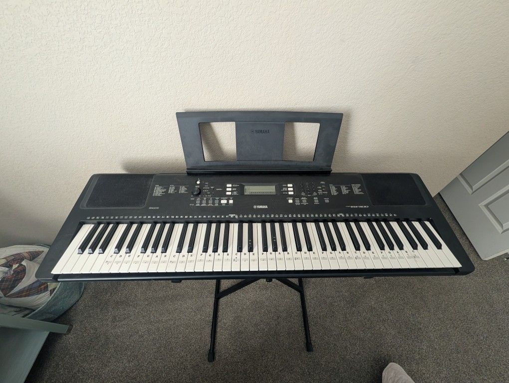 Yamaha Keyboard EW300