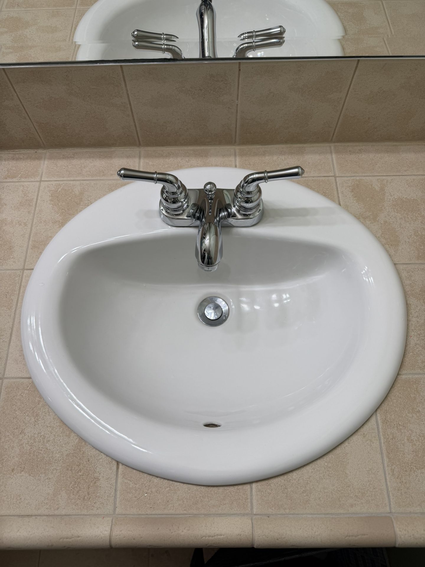 White Oval Bathroom Sink & Faucet Combo - Like New