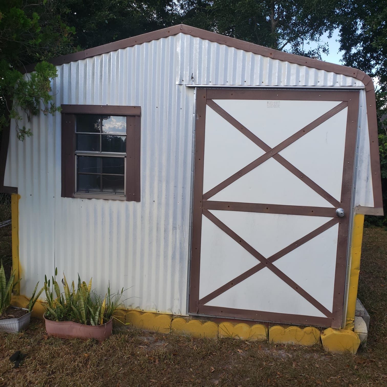Storage shed pick up only 10x10 5 yrs old price negotiable