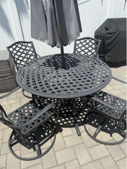 4-Piece Cast Aluminum Patio Dining Set with Swivel Chairs & Umbrella
