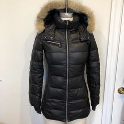 Andrew Marc New York Down Jacket Women's XS Black Quilted Puffer real Fur Parka. Condition is "Pre-owned". Shipped with USPS Priority Mail. Excellent
