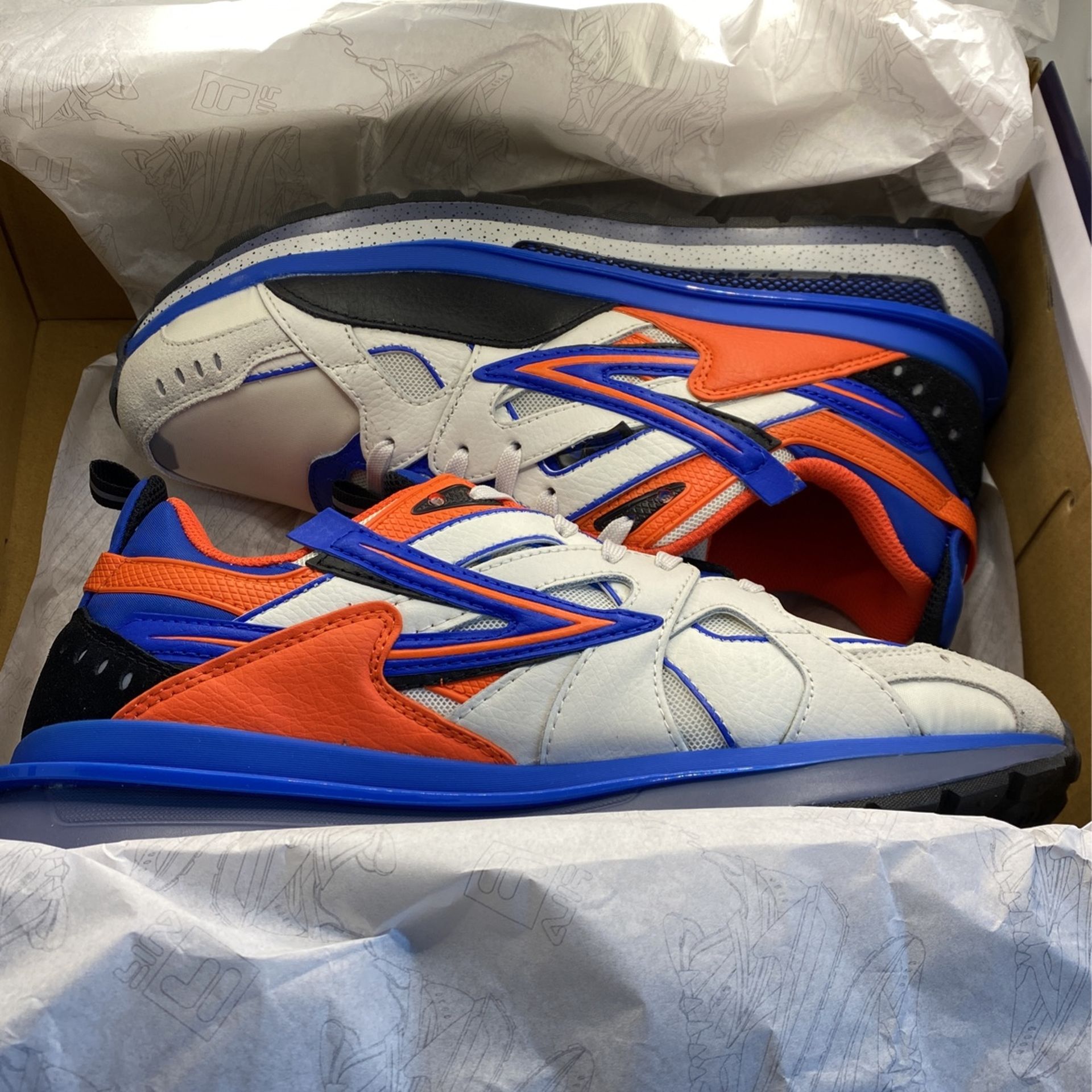 FILA SANDENAL , White/black/blue /orange Mens Size 9.5 Brand New In Box Sneakers