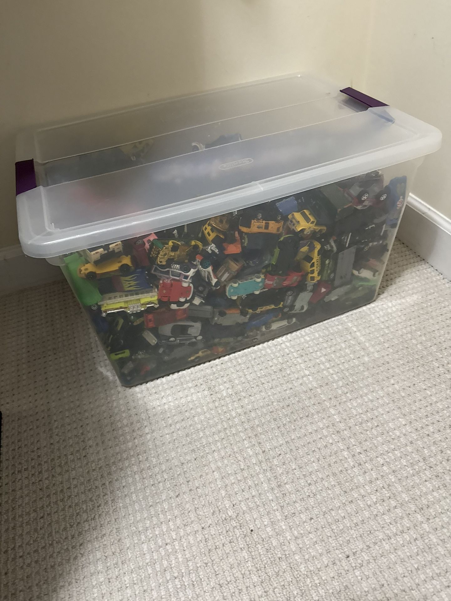 HUGE LOT OF HOTWHEELS