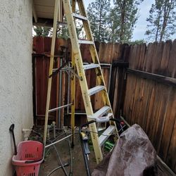 8ft ladder in excellent condition 