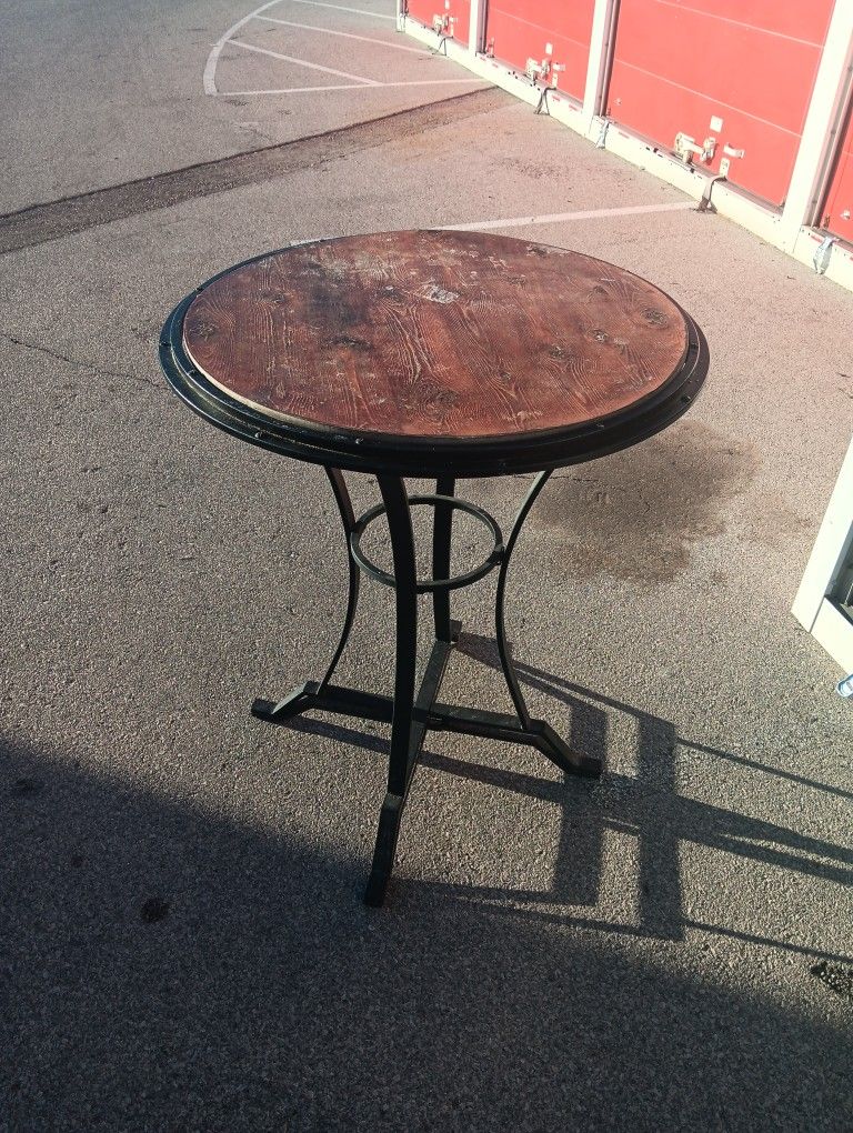 Round Iron Bar Table