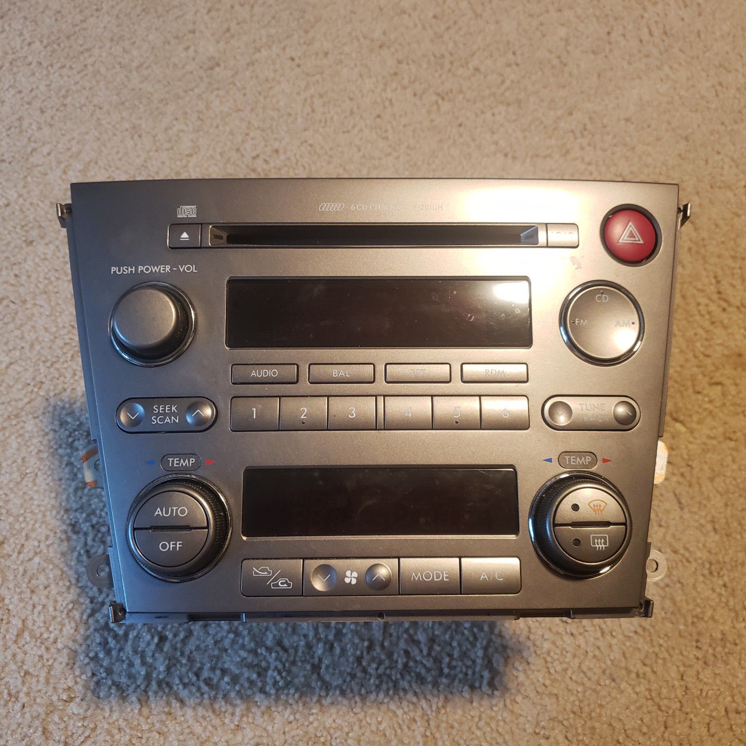 Radio, CD, Dual-zone Climate Control Unit - Subaru OutbackXT '05
