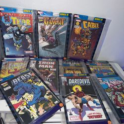 Marvel Legends Series Comic Book with Collector Wall LOT