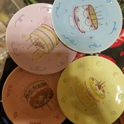 Avon Presidents Club Set of 4 Happy Birthday Plates 

Please go to my page and see other items that I have listed thank you for your interest

#Avon #