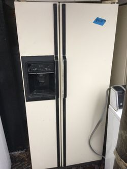 Kenmore side by side refrigerator/ 30 day warranty/ delivery and installation are available
