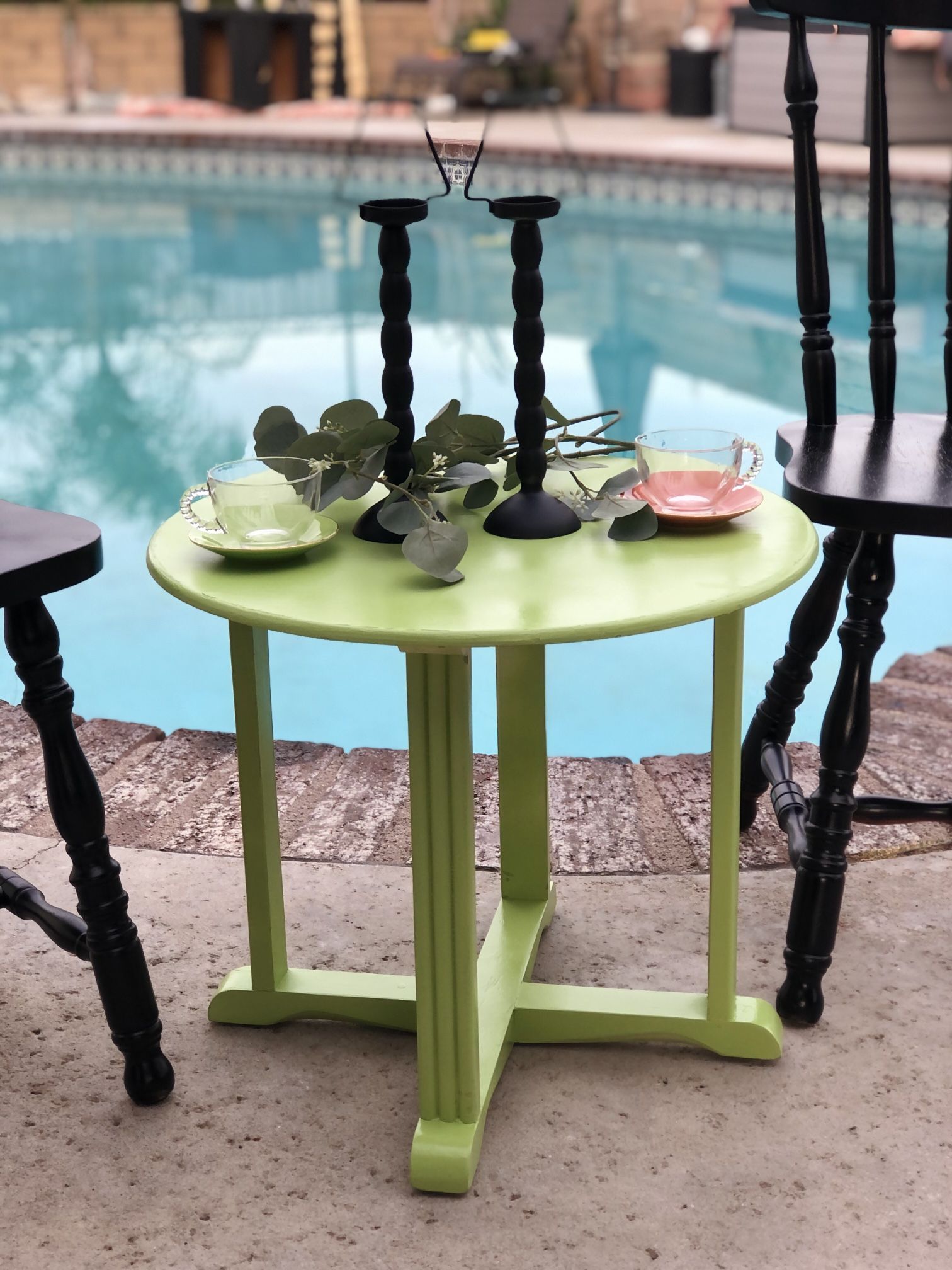 Adorable Patio Set For Summer!