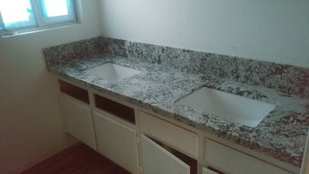 Granite and Quortz countertops
