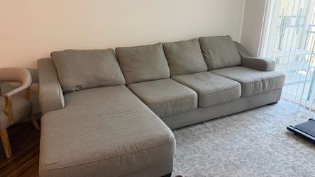 Light Gray Sectional Couch with Chaise – Great Condition