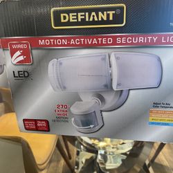 Tengo Dos Monitores Nuevos  Cuasta Cada uno 109 