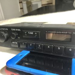 ORIGINAL TOYOTA CAR STEREO RADIO.