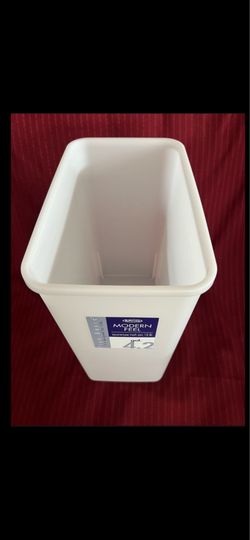 Lustroware White Modern Feel 4.2 Gallon Trash Can