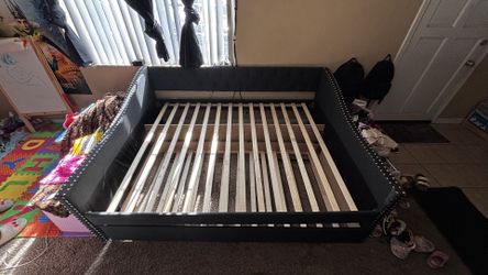 Queen Day Bed With Twin Pull Out