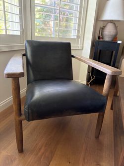 Pair of Mid-Century Modern Leather & Wood Lounge Chairs – Set of 2