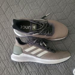 ADIDAS WOMEN'S SHOES Size 9