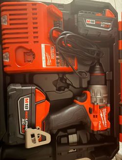 NEW Milwaukee M18 FUEL Hammer Drill Kit 2x 5.0 Batteries