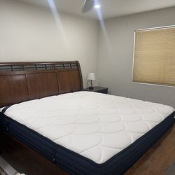 Dreamcloud King Size Mattress *Mattress ONLY**