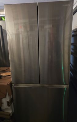 SAMSUNG STAINLESS STEEL REFRIGERATOR WITHOUT ICE MAKER OR WATER DISPENSER....32 INCHES WIDE...$ 400