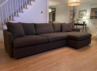 CRATE & BARREL COUCH DELIVERY AVAILABLE