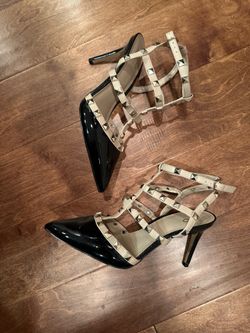 Pointed Toe Black /Tan Studded Heel Sz9M