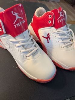Basketball shoes
